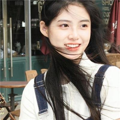 他有一张鲍嘉的脸海报